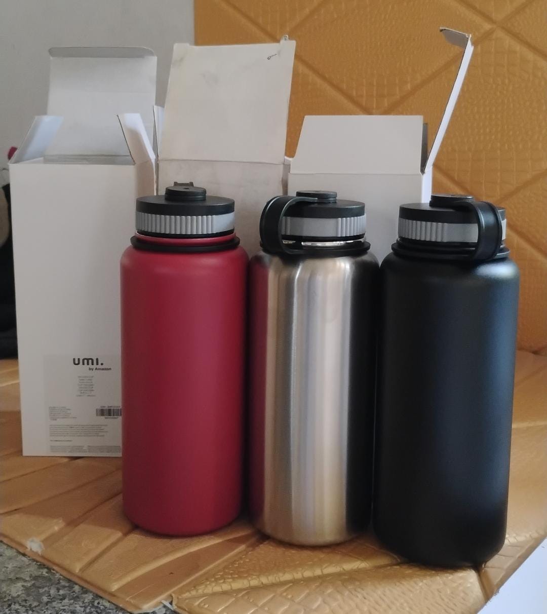Stainless Steel Double Wall Vacuum-Insulated Drink Water Bottle (1000 ML / Mix Color) Stainless Steel Double Wall Vacuum-Insulated Drink Water Bottle (1000 ML / Mix Color)